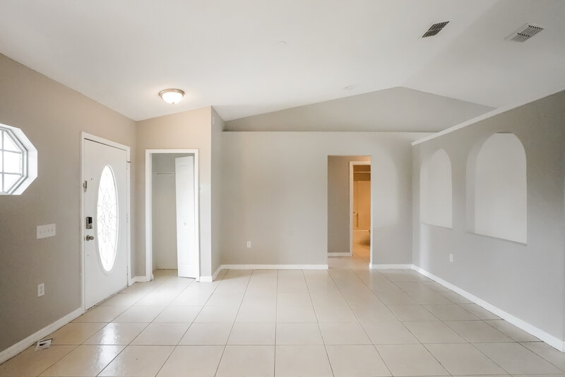 2,860/Mo, 44 York Ct Kissimmee, FL 34758 Family Room View