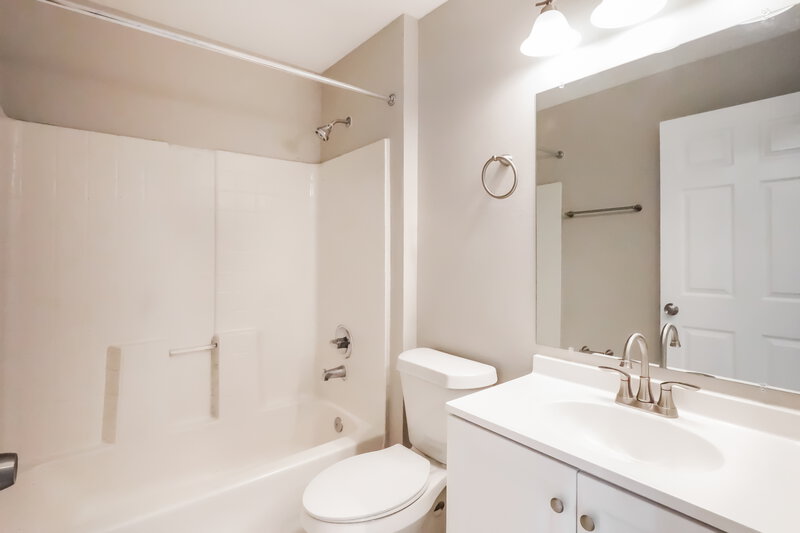 2,860/Mo, 44 York Ct Kissimmee, FL 34758 Bathroom View