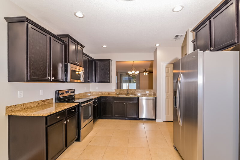 2,315/Mo, 16012 Yelloweyed Dr Clermont, FL 34714 Kitchen View