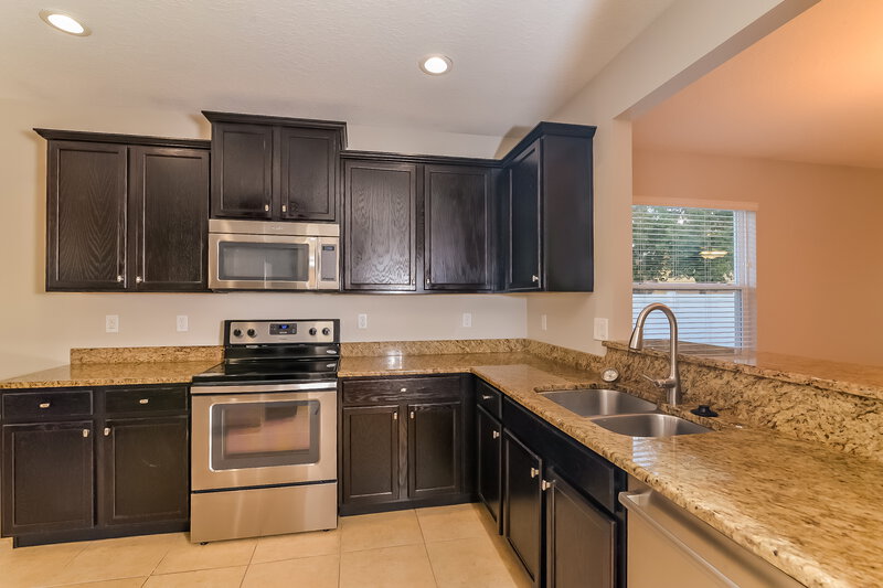 2,315/Mo, 16012 Yelloweyed Dr Clermont, FL 34714 Kitchen View 2