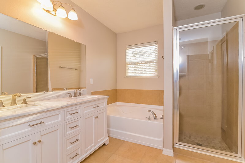 2,315/Mo, 16012 Yelloweyed Dr Clermont, FL 34714 Main Bathroom View