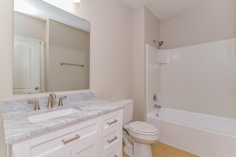 2,315/Mo, 16012 Yelloweyed Dr Clermont, FL 34714 Bathroom View