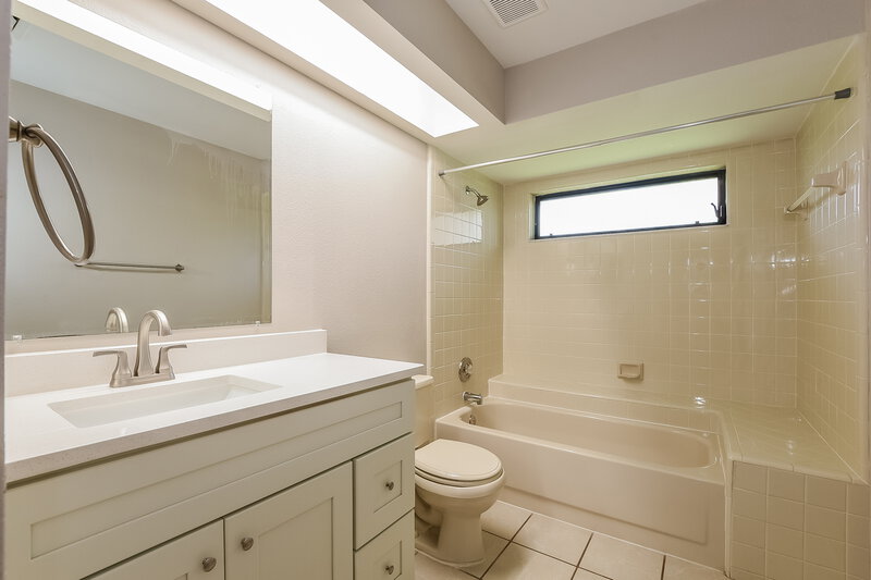 2,595/Mo, 1014 Dishman Loop Oviedo, FL 32765 Bathroom View