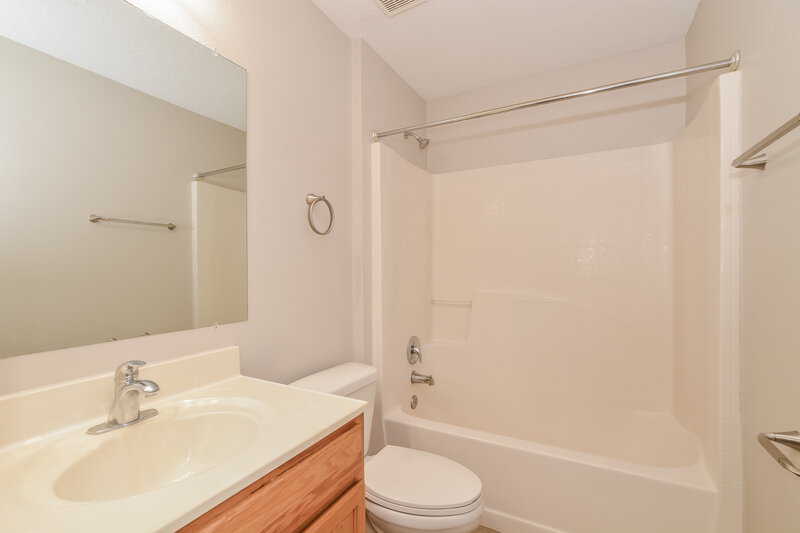 1,735/Mo, 2104 Aitkin Loop Leesburg, FL 34748 Bathroom View