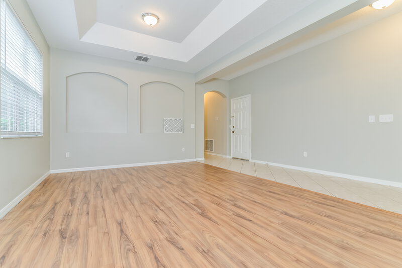 2,735/Mo, 14221 Lake Live Oak Dr Orlando, FL 32828 Living Room View 2