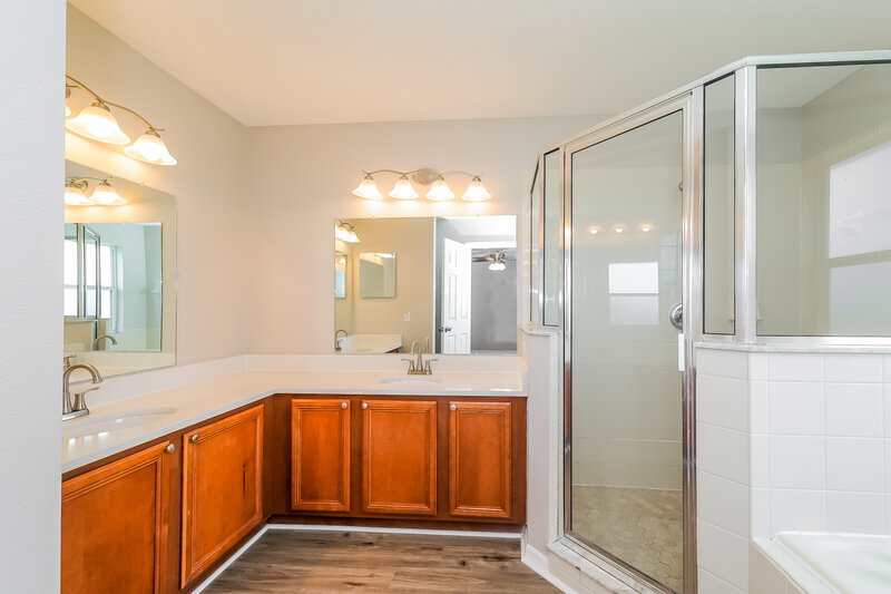 2,030/Mo, 1026 Cannock Dr Kissimmee, FL 34758 Main Bathroom View