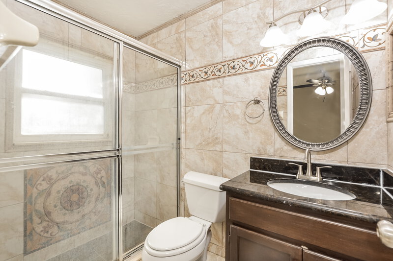 2,245/Mo, 7926 Sapphire Ln Orlando, FL 32822 Main Bathroom View