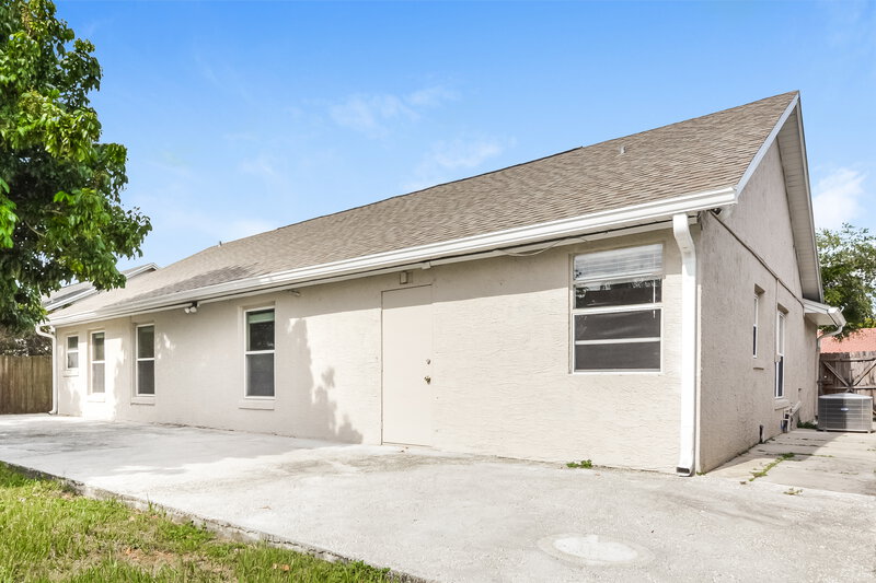 2,245/Mo, 7926 Sapphire Ln Orlando, FL 32822 Rear View