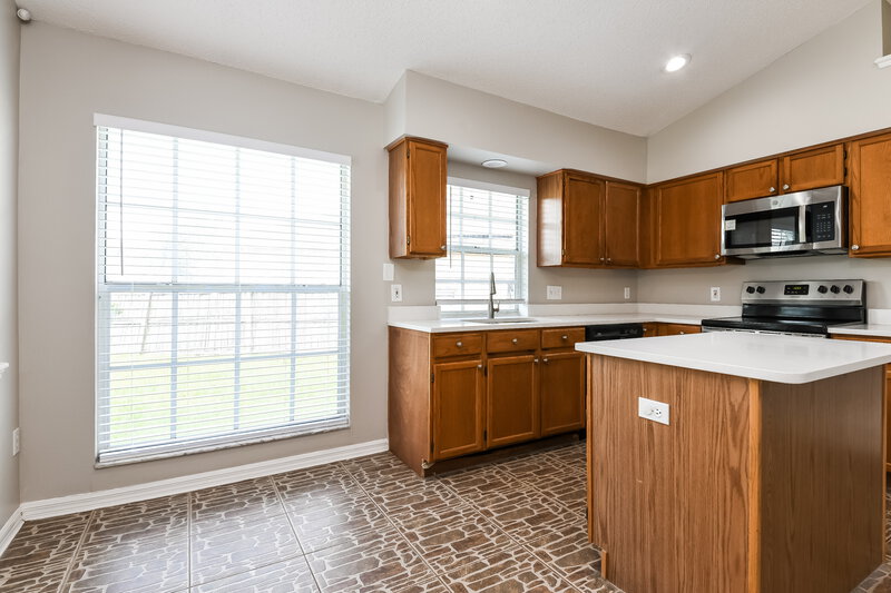 2,695/Mo, 8828 Fort Jefferson Blvd Orlando, FL 32822 Kitchen View 2