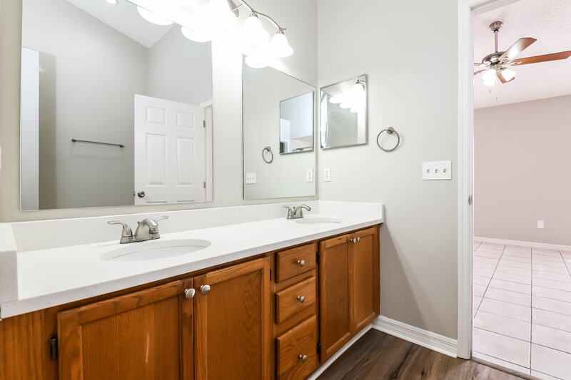 2,695/Mo, 8828 Fort Jefferson Blvd Orlando, FL 32822 Main Bathroom View