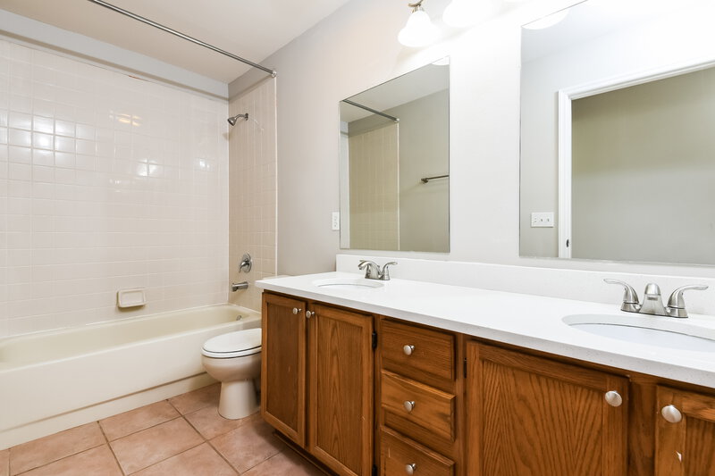 2,695/Mo, 8828 Fort Jefferson Blvd Orlando, FL 32822 Bathroom View