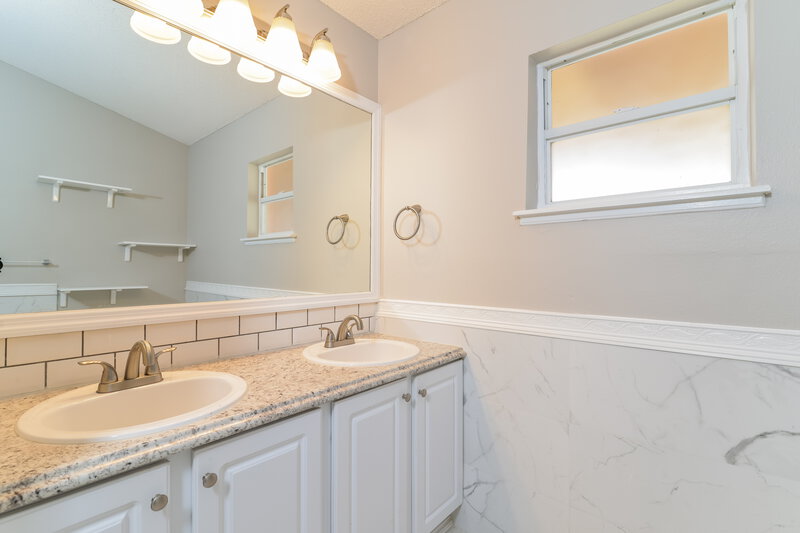 1,730/Mo, 308 Mariana Way Kissimmee, FL 34758 Main Bathroom View