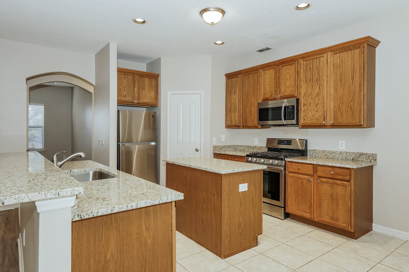 2,410/Mo, 111 Pine Shade Ct Deland, FL 32720 Kitchen View