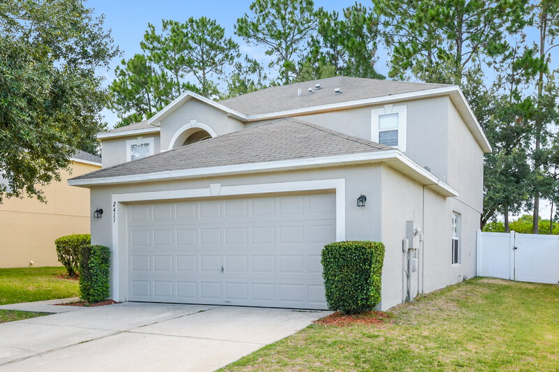 2,205/Mo, 2411 Tealwood Cir Tavares, FL 32778 Front View