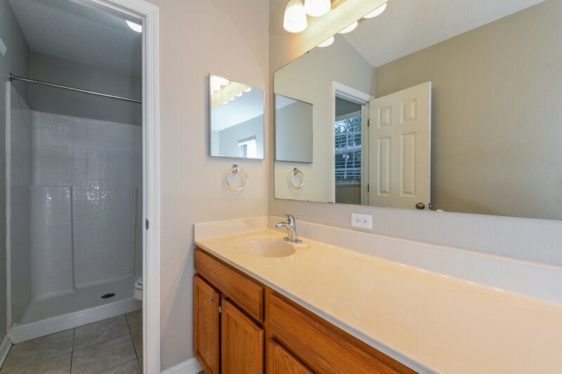 2,205/Mo, 2411 Tealwood Cir Tavares, FL 32778 Bathroom View
