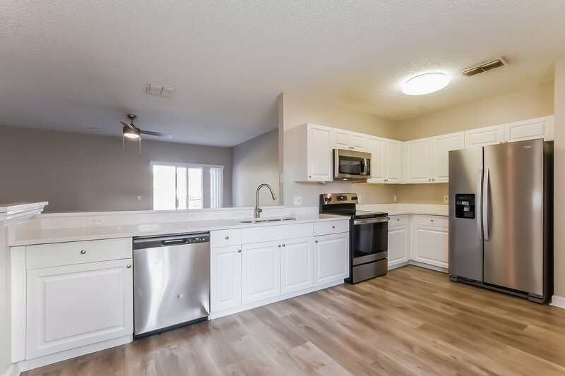 1,675/Mo, 627 Cotulla Dr Kissimmee, FL 34758 Kitchen View