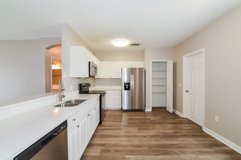 1,870/Mo, 627 Cotulla Dr Kissimmee, FL 34758 Kitchen View