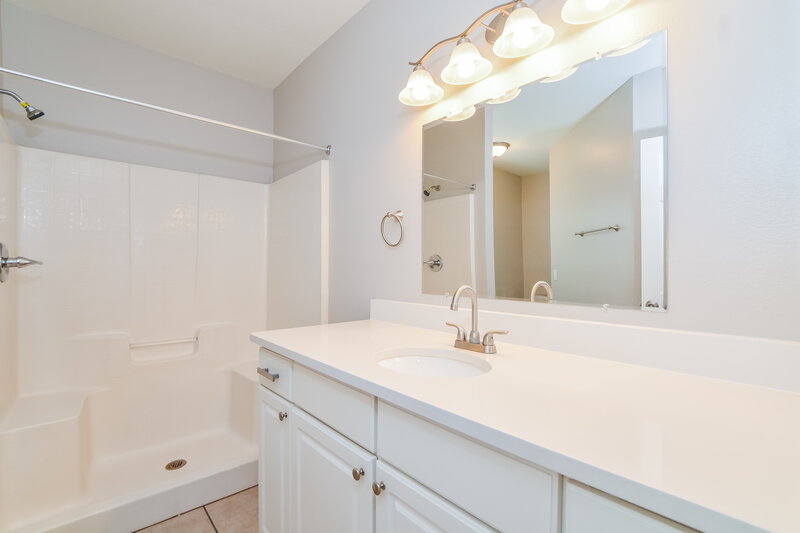 1,870/Mo, 627 Cotulla Dr Kissimmee, FL 34758 Main Bathroom View