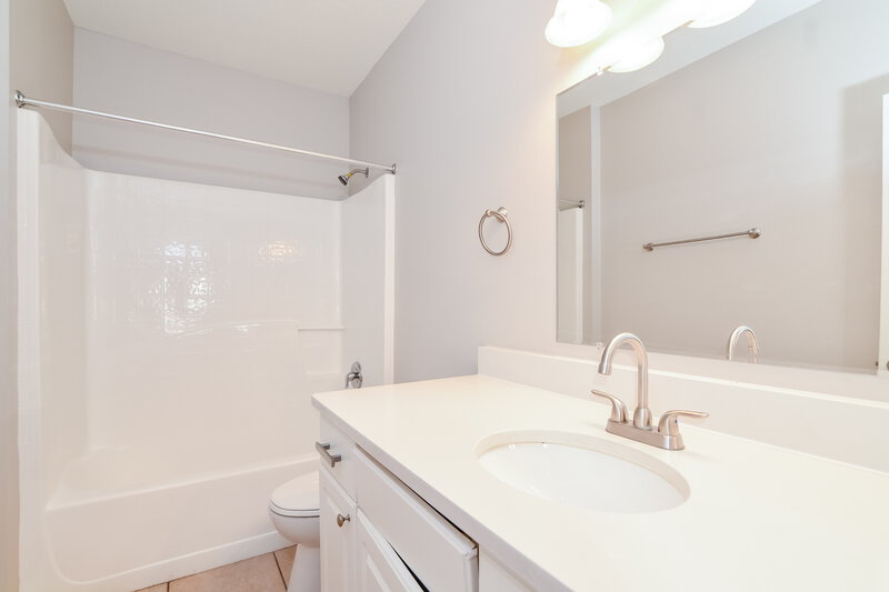 1,870/Mo, 627 Cotulla Dr Kissimmee, FL 34758 Bathroom View