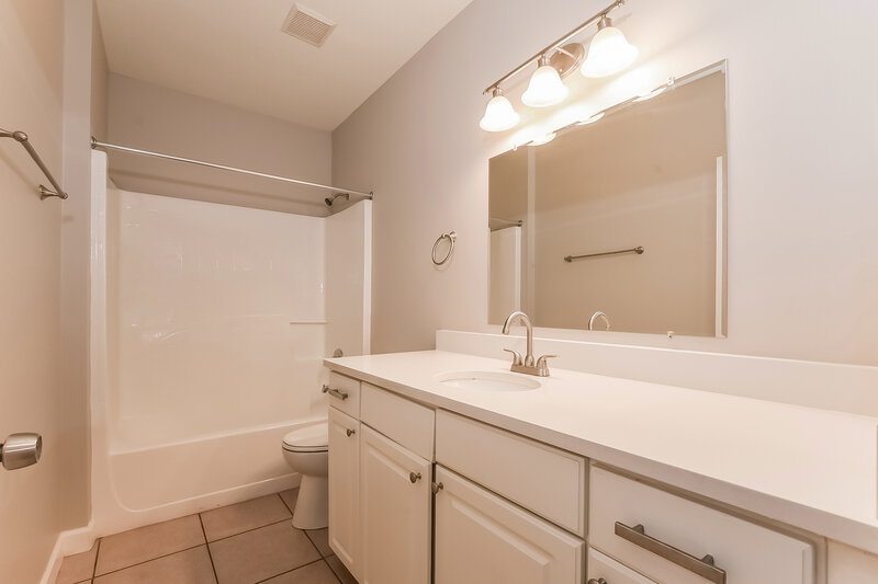 1,675/Mo, 627 Cotulla Dr Kissimmee, FL 34758 Bathroom View