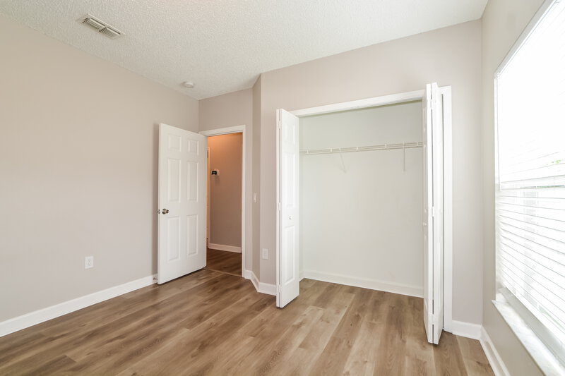 1,870/Mo, 627 Cotulla Dr Kissimmee, FL 34758 Bathroom View 2