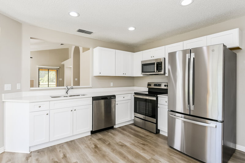 2,350/Mo, 5514 Deepdale Dr Orlando, FL 32821 Kitchen View 2