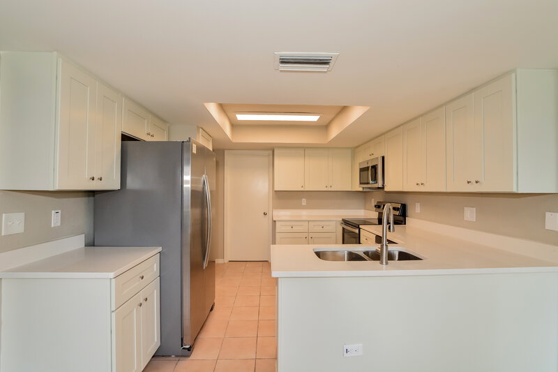 2,350/Mo, 548 Matilda Pl Longwood, FL 32750 Kitchen View 2