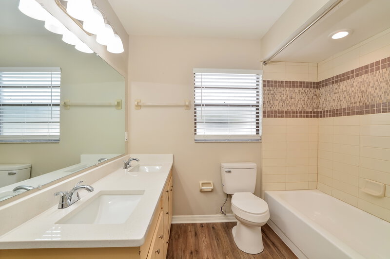 2,350/Mo, 548 Matilda Pl Longwood, FL 32750 Bathroom View