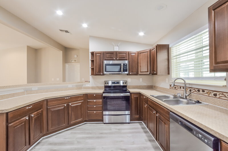 2,125/Mo, 308 Pinewood Ct Fern Park, FL 32730 Kitchen View 2