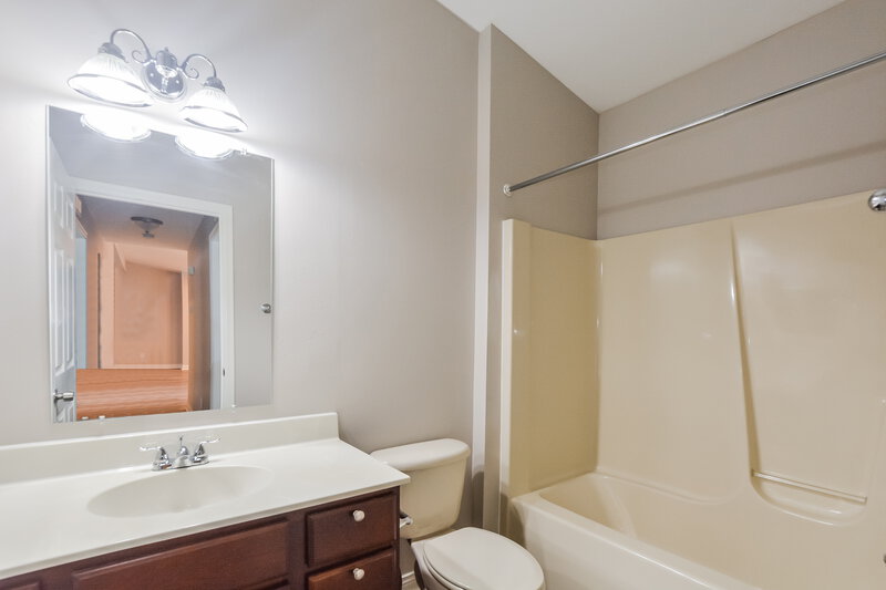 2,125/Mo, 308 Pinewood Ct Fern Park, FL 32730 Bathroom View