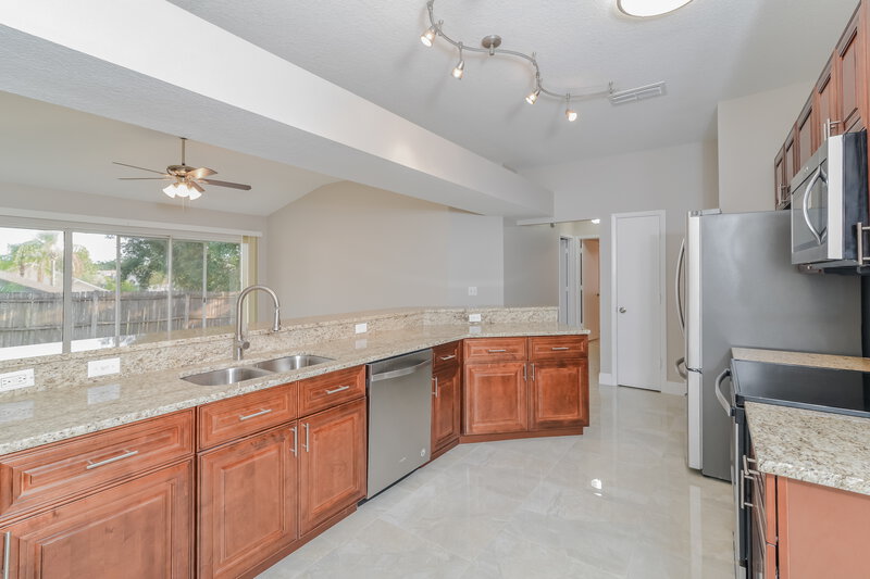 2,610/Mo, 3051 Bloomsbury Dr Kissimmee, FL 34747 Kitchen View