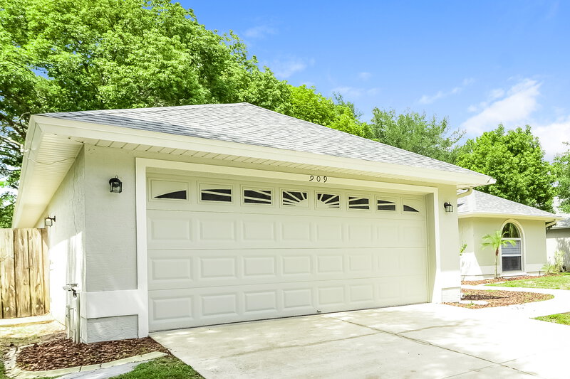 2,250/Mo, 909 Vassar Dr Eustis, FL 32726 Front View