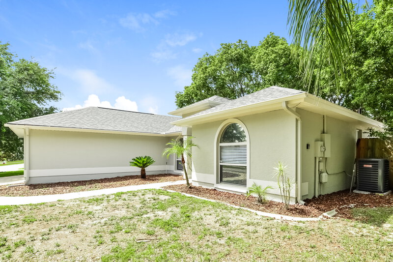 2,250/Mo, 909 Vassar Dr Eustis, FL 32726 Front View 2