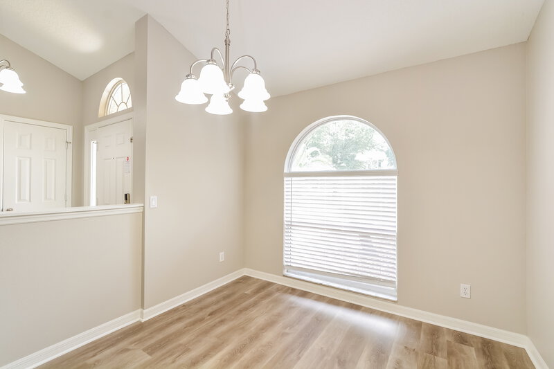2,250/Mo, 909 Vassar Dr Eustis, FL 32726 Dining Room View
