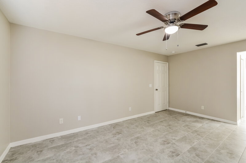 2,250/Mo, 909 Vassar Dr Eustis, FL 32726 Main Bedroom View 3