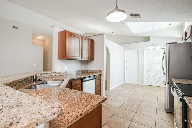 2,355/Mo, 1962 River Park Blvd Orlando, FL 32817 Kitchen View