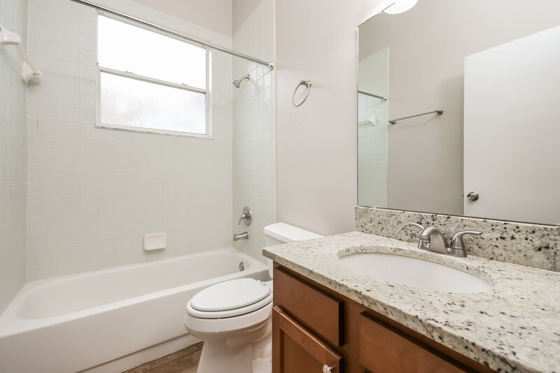 2,355/Mo, 1962 River Park Blvd Orlando, FL 32817 Bathroom View