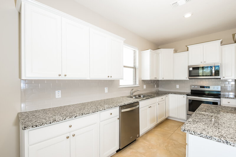 2,070/Mo, 3416 Soaring Dr Saint Cloud, FL 34772 Kitchen View 2