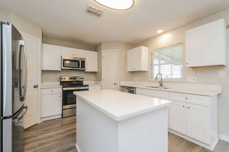 1,980/Mo, 1108 Cambourne Dr Kissimmee, FL 34758 Kitchen View