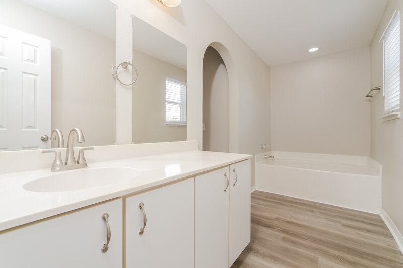 1,980/Mo, 1108 Cambourne Dr Kissimmee, FL 34758 Main Bathroom View