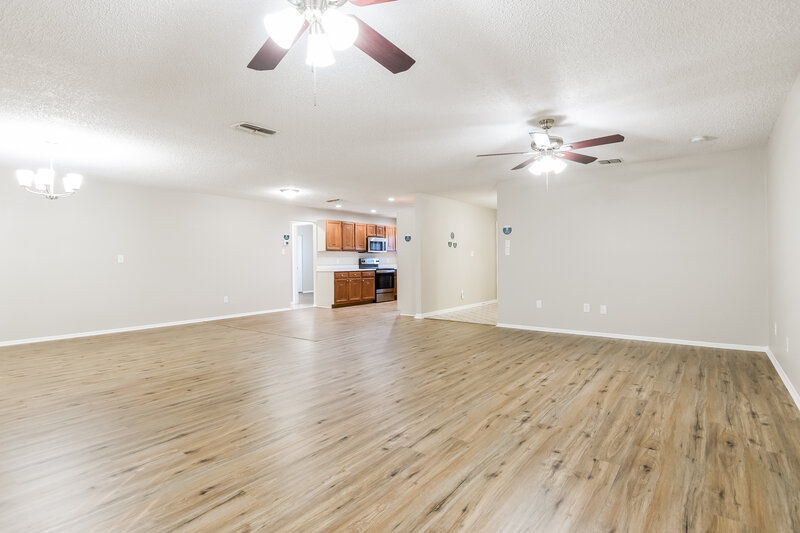 2,400/Mo, 10743 Lazy Lake Dr Orlando, FL 32821 Living Room View 2