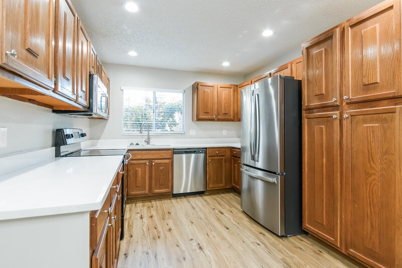 2,400/Mo, 10743 Lazy Lake Dr Orlando, FL 32821 Kitchen View