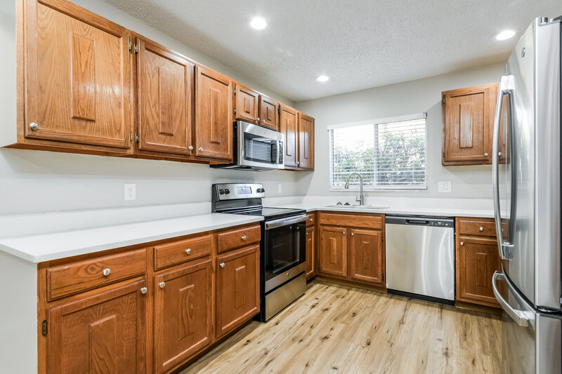 2,400/Mo, 10743 Lazy Lake Dr Orlando, FL 32821 Kitchen View 2
