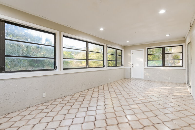 2,400/Mo, 10743 Lazy Lake Dr Orlando, FL 32821 Sun Room View