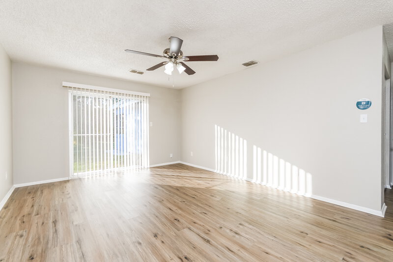 2,400/Mo, 10743 Lazy Lake Dr Orlando, FL 32821 Main Bedroom View