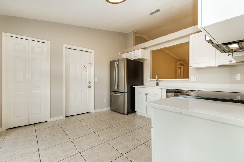 2,335/Mo, 2702 Woodstream Cir Kissimmee, FL 34743 Kitchen View