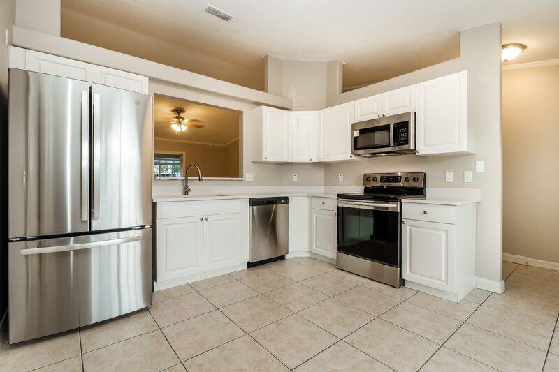 2,335/Mo, 2702 Woodstream Cir Kissimmee, FL 34743 Kitchen View 2