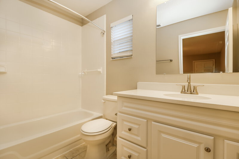 2,335/Mo, 2702 Woodstream Cir Kissimmee, FL 34743 Main Bathroom View