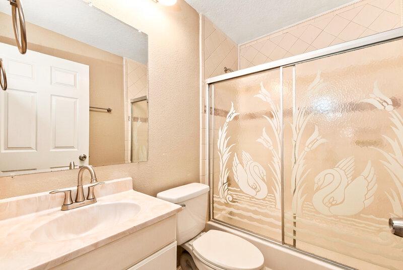 2,260/Mo, 2702 Woodstream Cir Kissimmee, FL 34743 Bathroom View