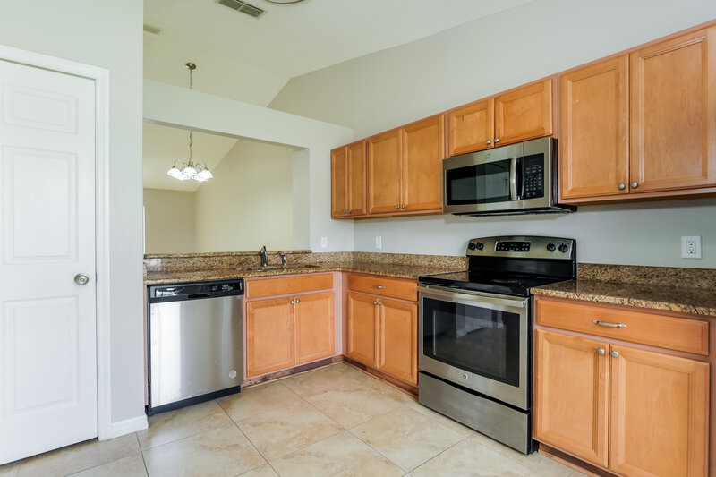 2,455/Mo, 12775 Majorama Dr Orlando, FL 32837 Kitchen View 2